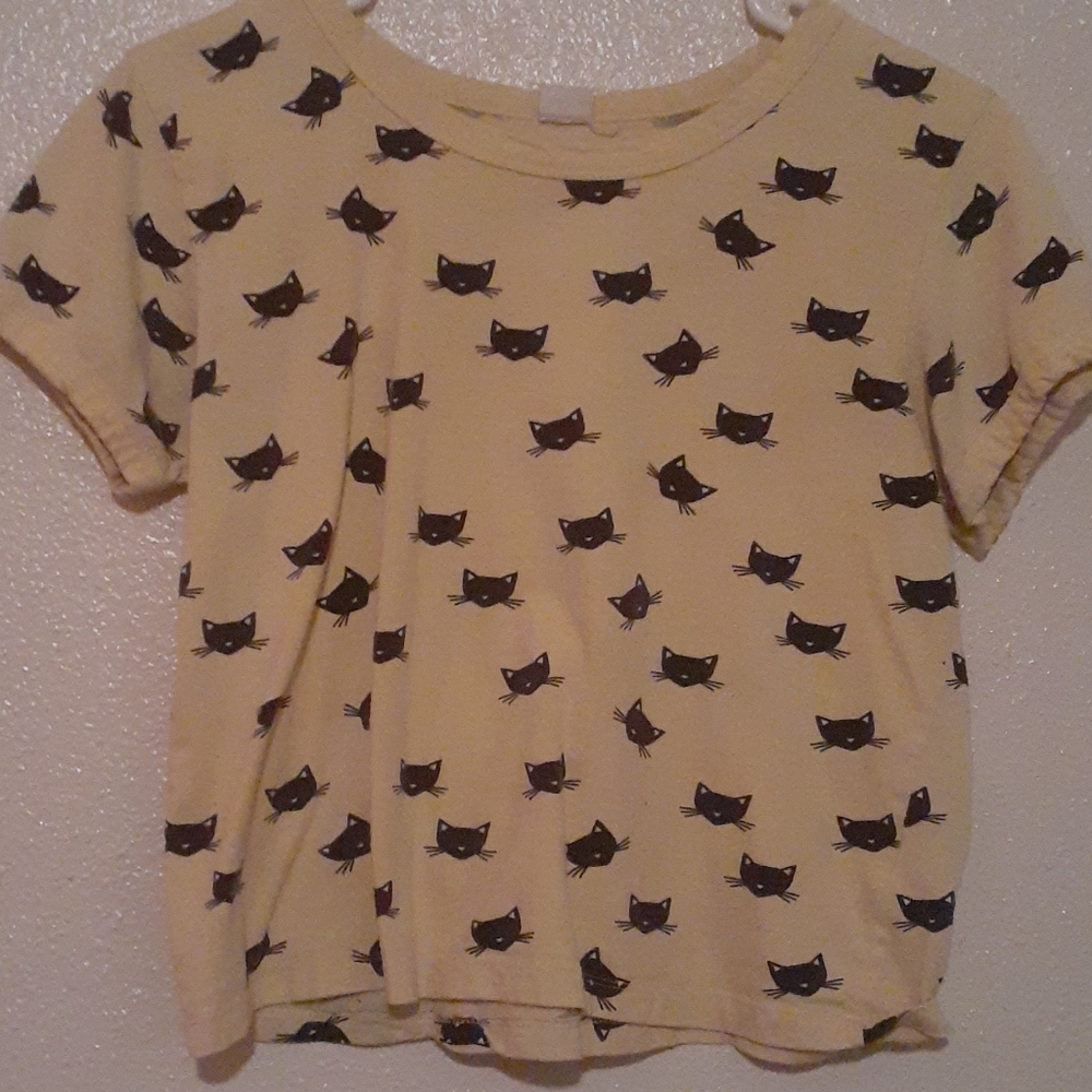 A shirt with black cats on it